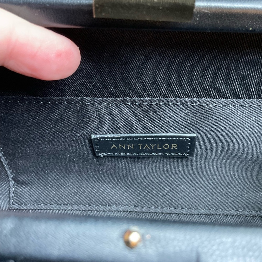 NWT Ann Taylor Black Woven Clutch with Gold Chain - Picture 5 of 5